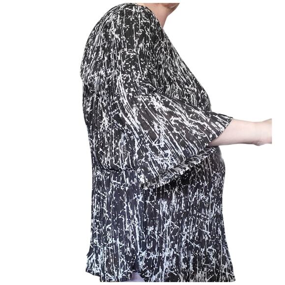 NEW Catherine's Size 3X Crinkle Stretch Blouse Black White Fairy Whimsigoth - Picture 3 of 7